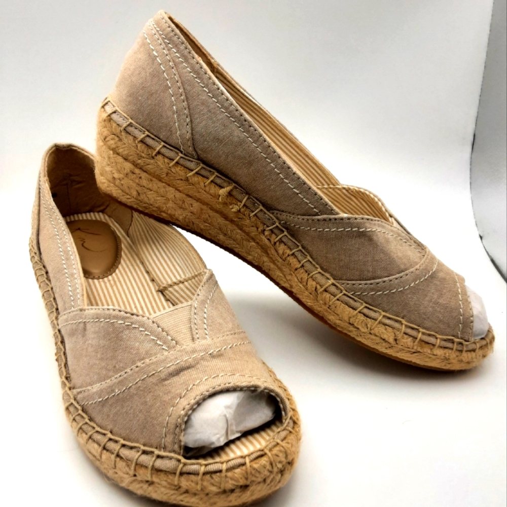 NEW Kim Rogers Tan Espadrille Wedge Peep Toe Shoes In Original Box